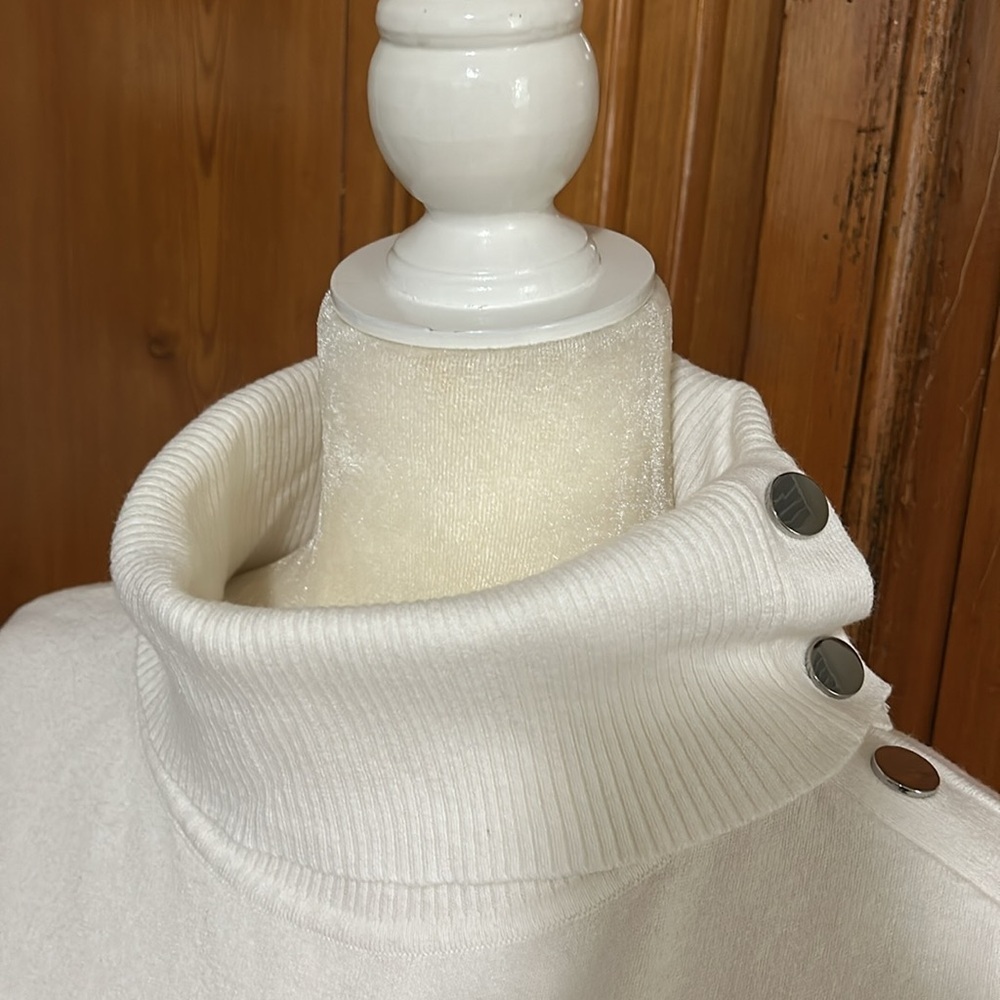 Chicos Zenergy Cashmere Blend Cowl Snap Detail Neckline. Size 2 - Picture 2 of 8